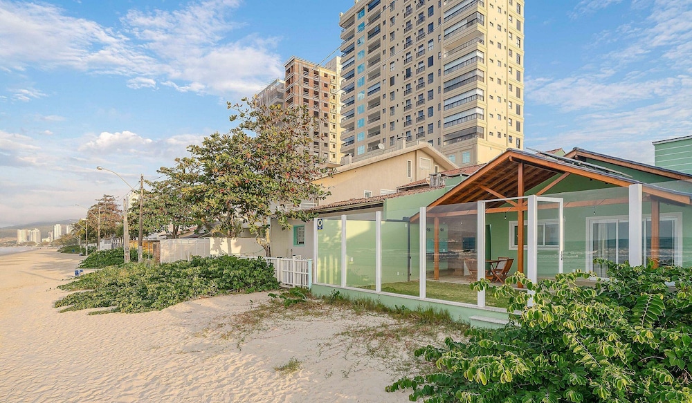 House on the Beachfront of Pereque SC Aaf378