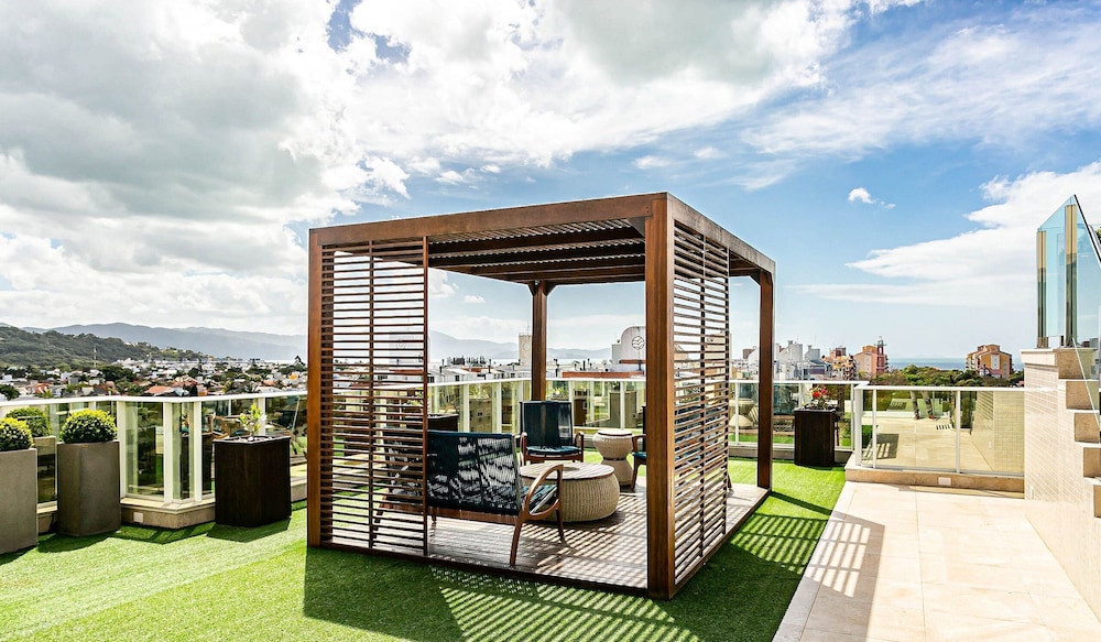Sophisticated fit With 3 Suites Jurere Les403