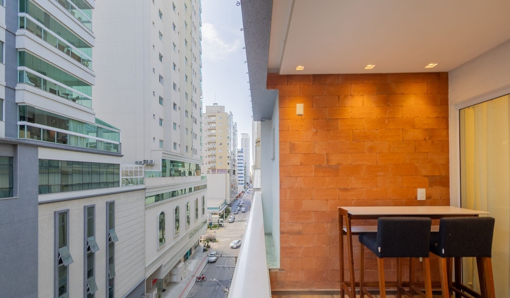 Modern and Exclusive Apartments in Meia Praia, 450m From the Beach - EST