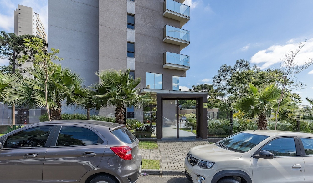 Studio in Condominium w/ Gym and Laundry Eco0304