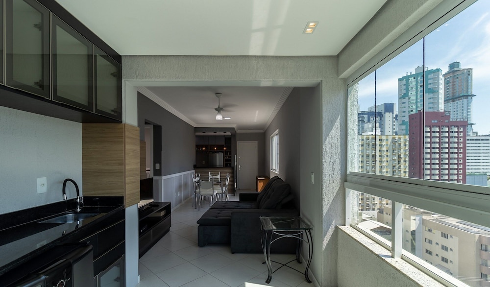 Aprt w Balcony 600m fr the Coast Centro BC Ejf0702