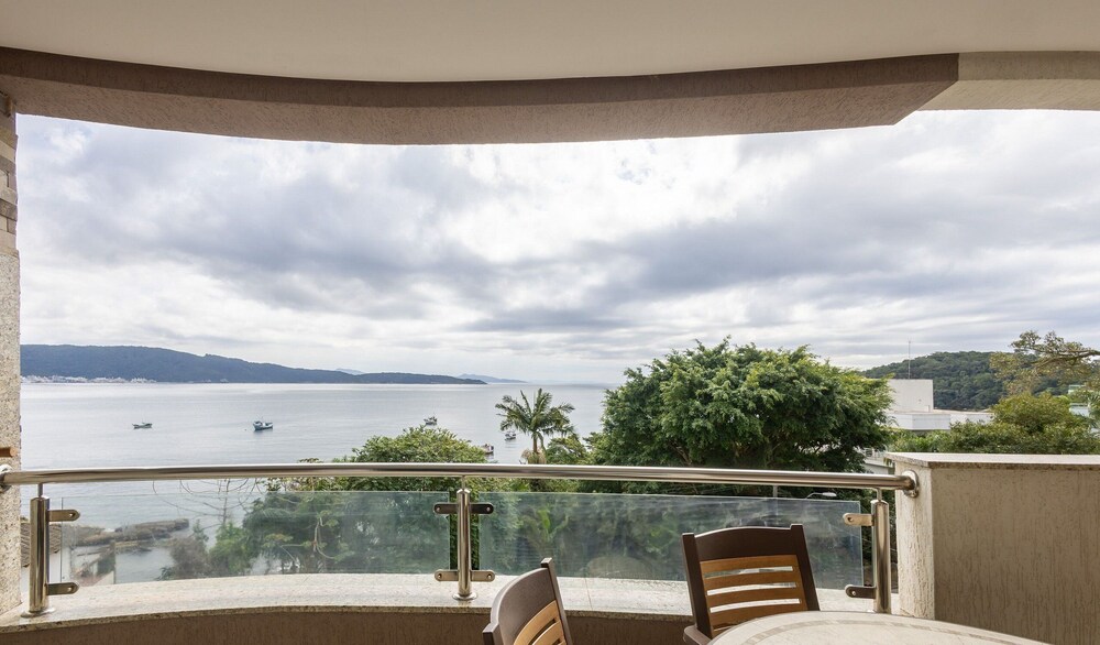 Sea View Apartment w Barbecue in Bombinhas Lga0201