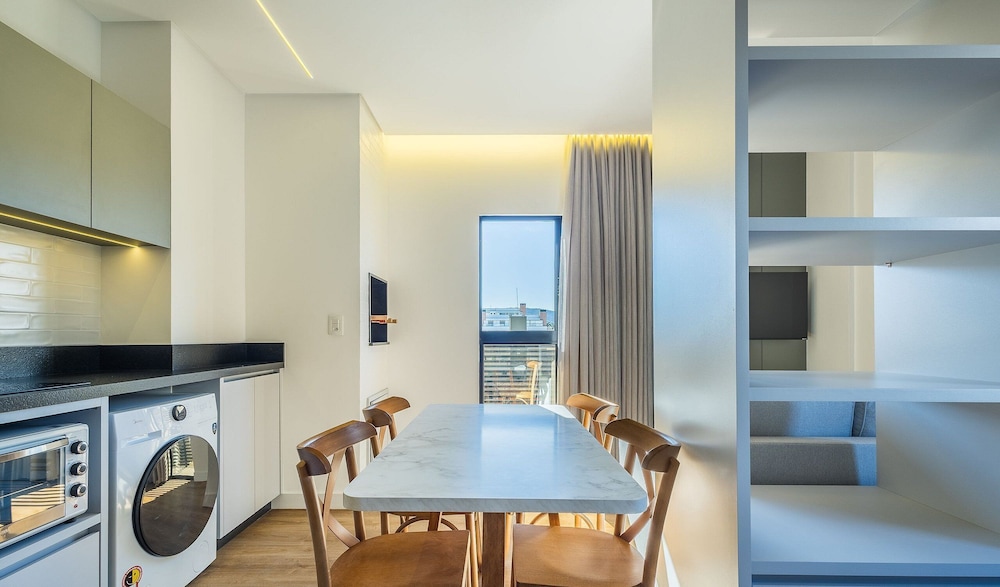 Apartments in a Building With a Pool, 180m From the Beach in Bombinhas - Sfrs