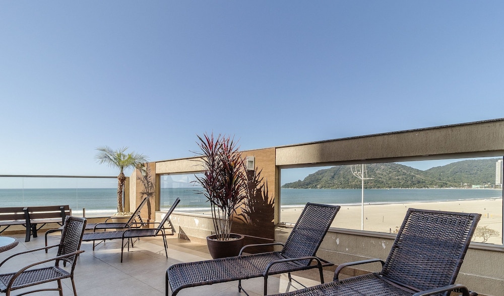 Cozy 3BR apt W/balcony sea View Cet1702