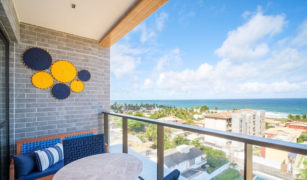 Stay Just Steps From Itapua Beach, With Pool and gym - RGF