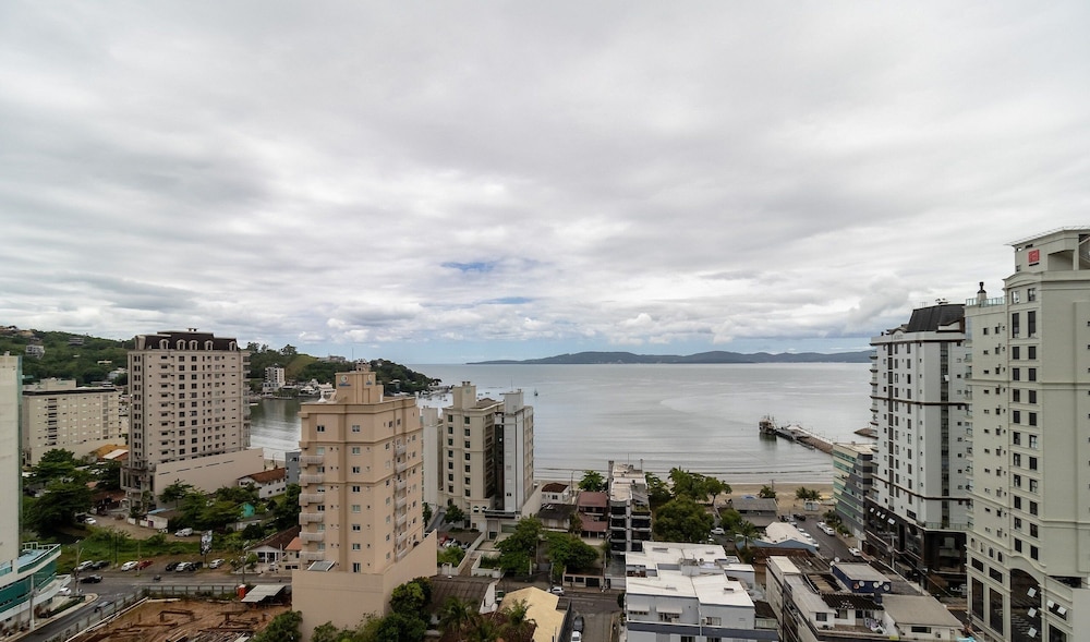 MHF II Apts Variados em Prédio com Vista para o Mar em Itapema