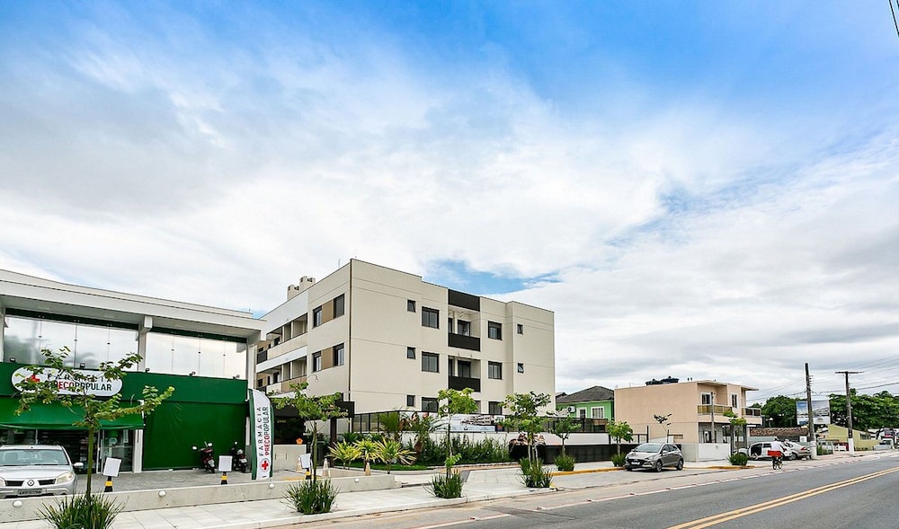 Apart Near the Beach in Cond. w/ Pool Adc0205