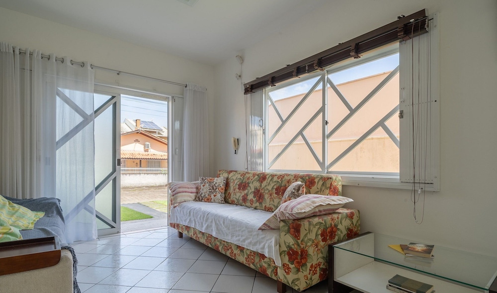 5BR Home w/ Pool in Penha Center Bsl190