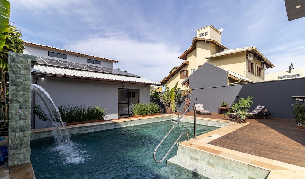 House With Pool Near the Beach Jde792