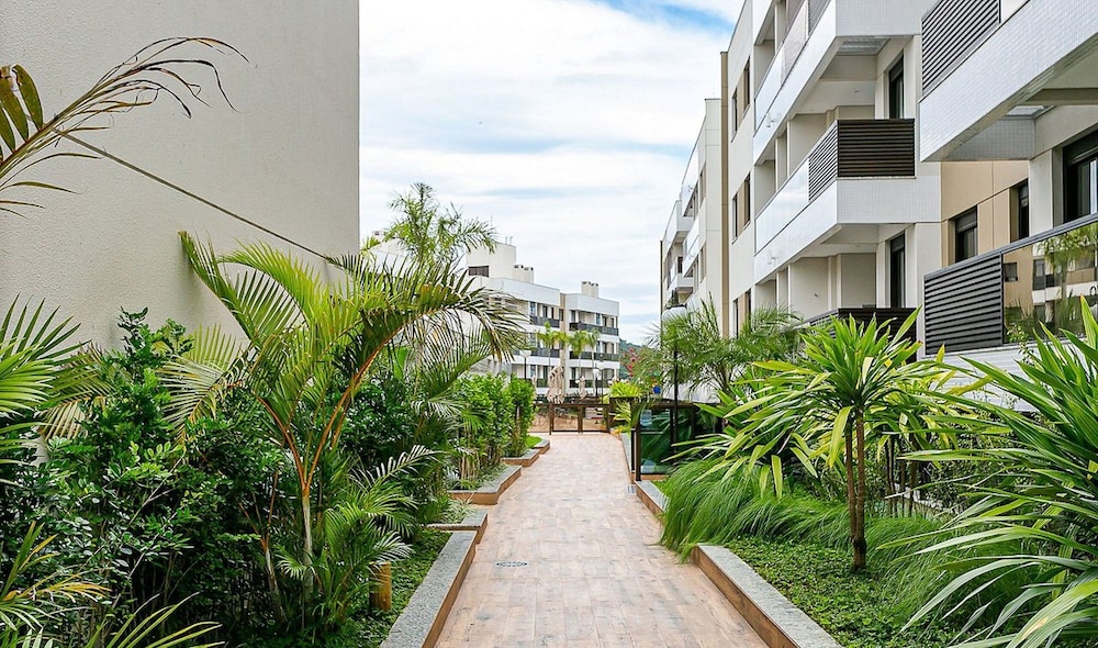 Apart Near the Beach in Cond. w/ Pool Adc0205