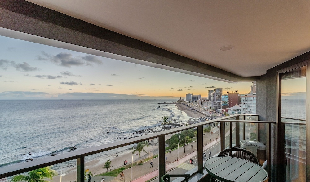 Beachfront Building With Swimming Pool in Barra in SSA - SPB