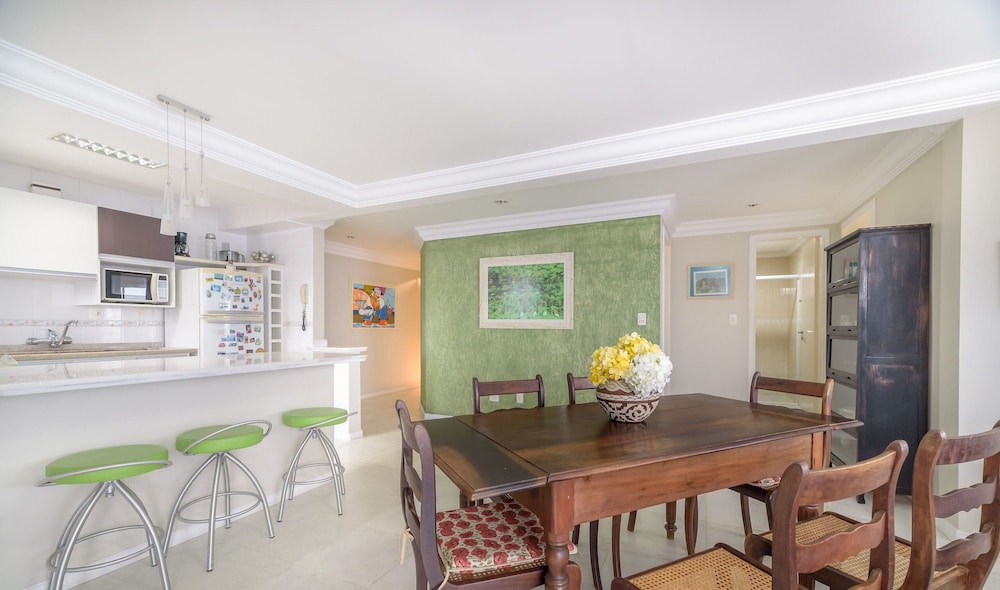 2BR Seafront apt W/garage in BC Nvi501