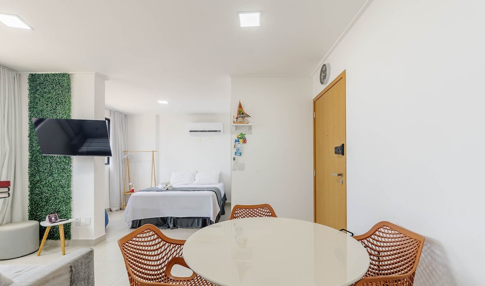 Stay With a Pool and gym 350m From the Beach in a Prime Location in Maceio - SLI