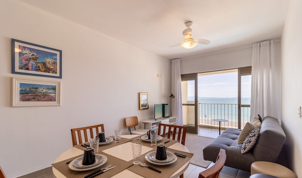 Great Beachfront Apartment Lbm306