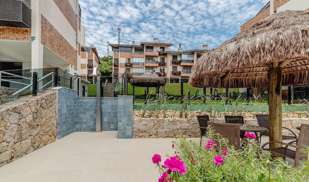 Apt 300m From the Charming Praia Brava Ccu203