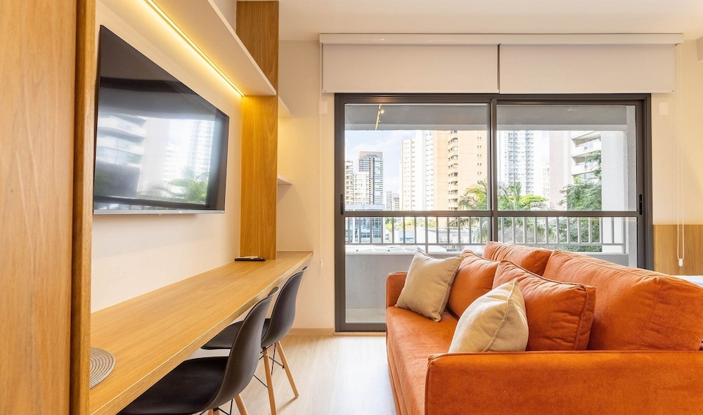 Studios in Building With Gym in Brooklin - SP Emnrs