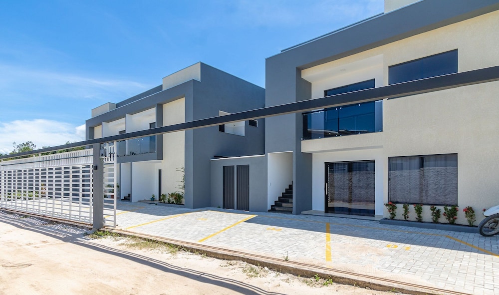 Condominium With Pool 950m From the Beach - PDM