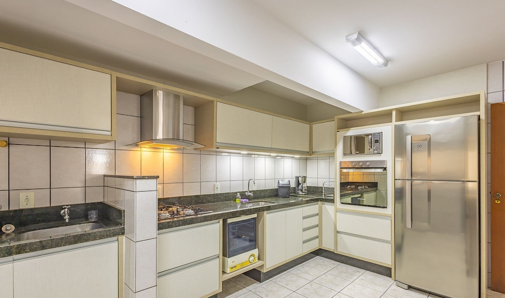 3BR Apt w/ BBQ 50m From Itapema Beach Epo001
