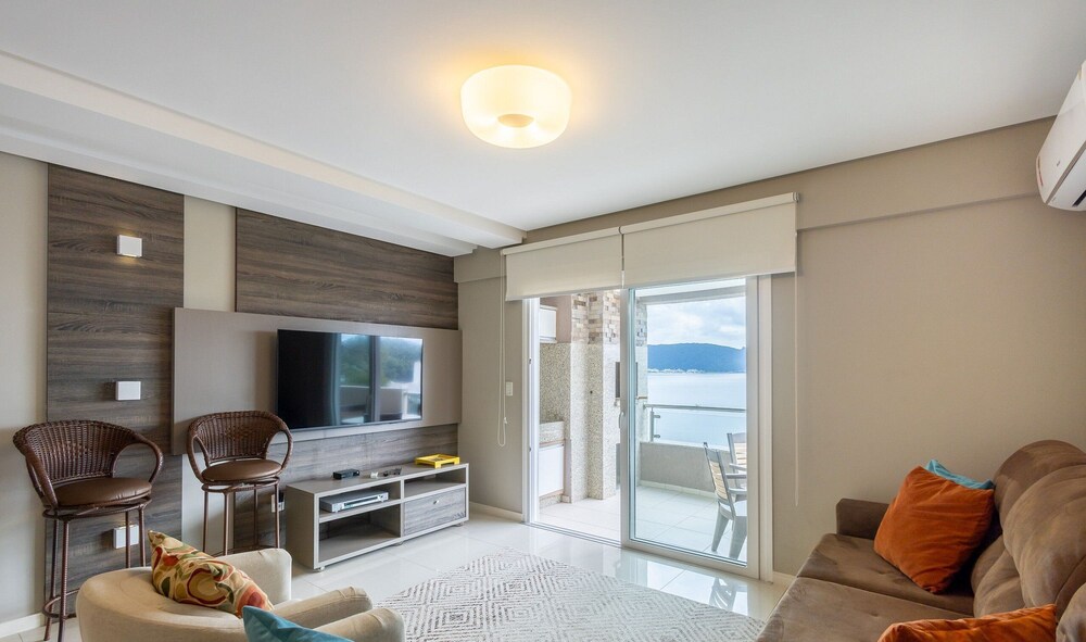 Sea View Apartment w Barbecue in Bombinhas Lga0201