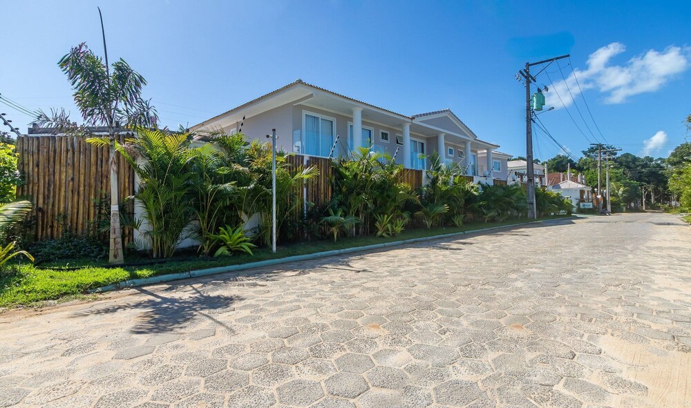 Houses in Condominium Near Pitinga Beach - MGI