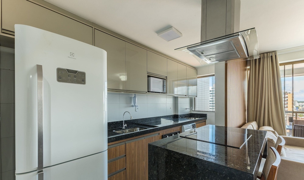 Building With Swimming Pool 300m From the Beach in Ilheus - MMD