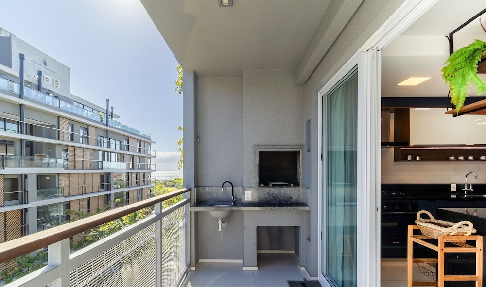Modern duplex w/jacuzzi 240m beach JRR410