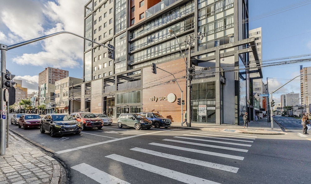 Comfortable and Complete Stay in Downtown Curitiba - ECL