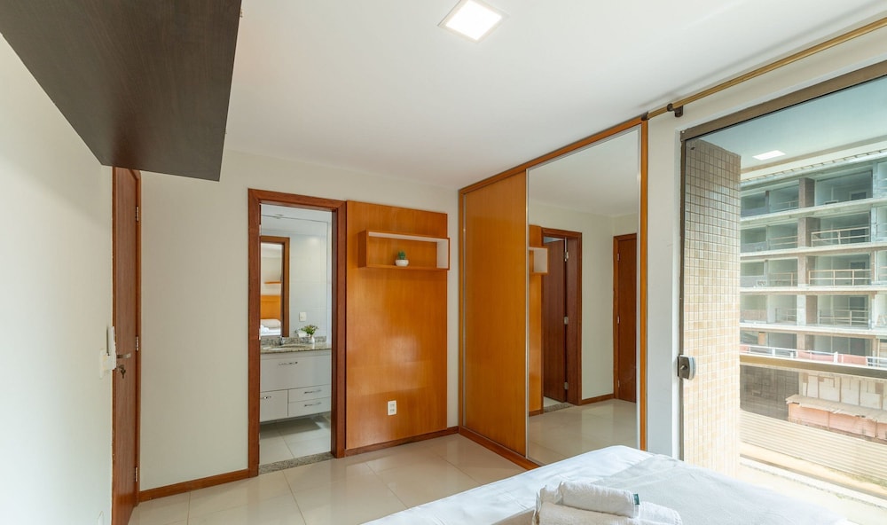 Apt w/ Balcony Steps From the Sea, Ilheus Erw0301