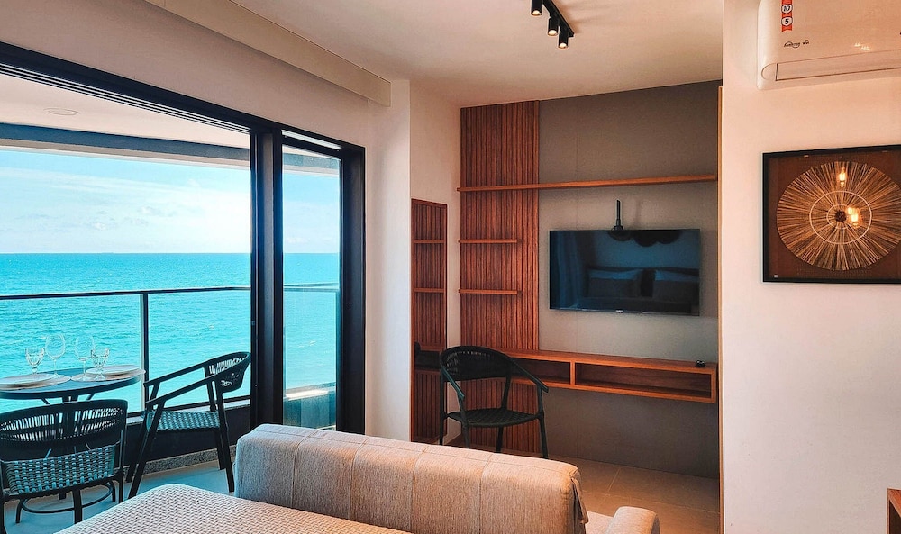 Beachfront Building With Swimming Pool in Barra in SSA - SPB