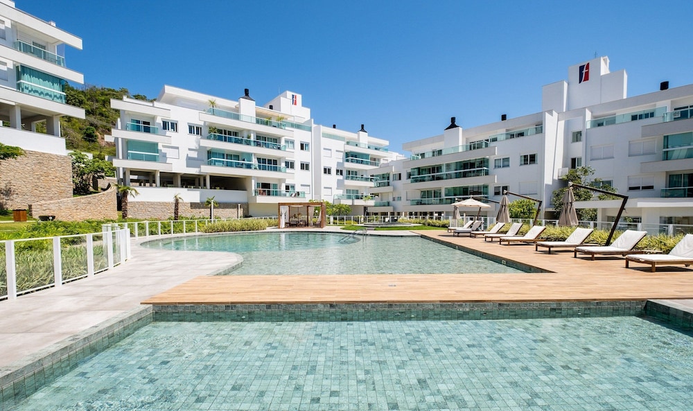 Cobertura C/jacuzzi e Churrasq em Jurere Rvo401