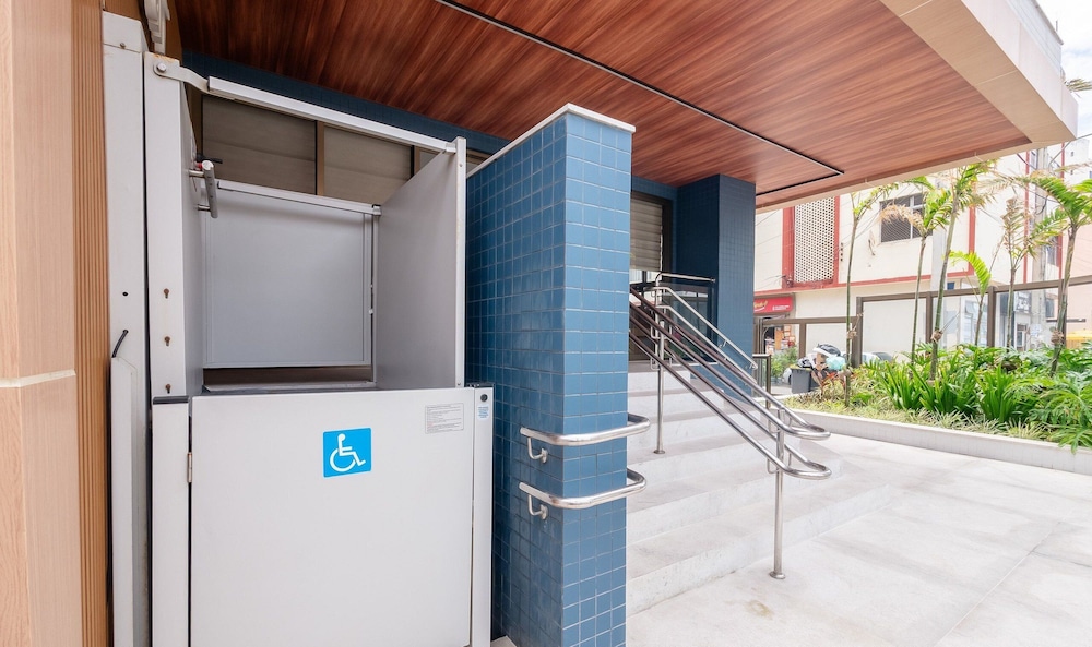 Fully Equipped Accommodations in a Building With a Pool, 270m From Barra Beach - Caoa