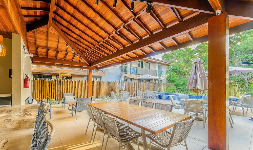 2 Suite Apartment in Condo With Pool Eko0008