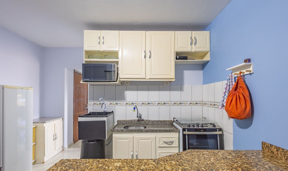 Beachfront Apartment in BC Great Location Eit302