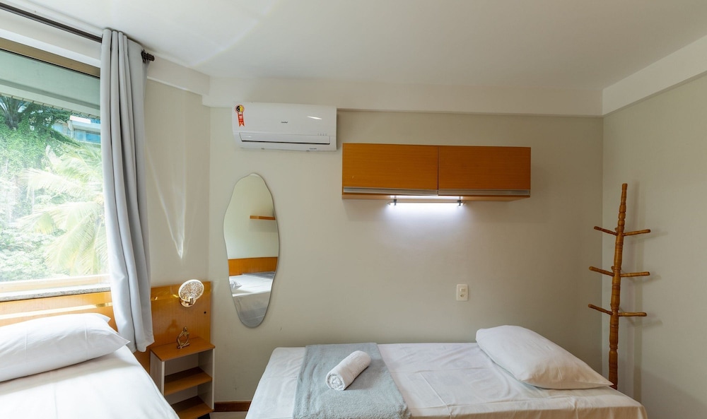 Apt w/ Balcony Steps From the Sea, Ilheus Erw0301