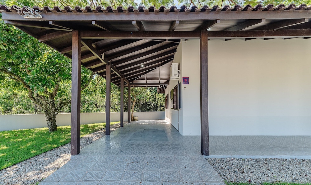 3BR Home w/ BBQ 140m From the Beach Rae0126