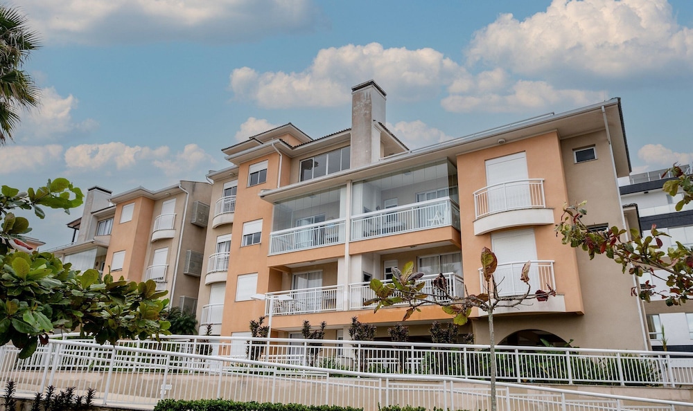 Apt W/balcony 350m From Beach - Ingleses Ira204
