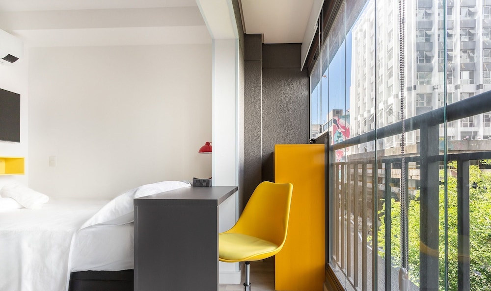 THK - Building With Pool in the Republica Neighborhood in SP
