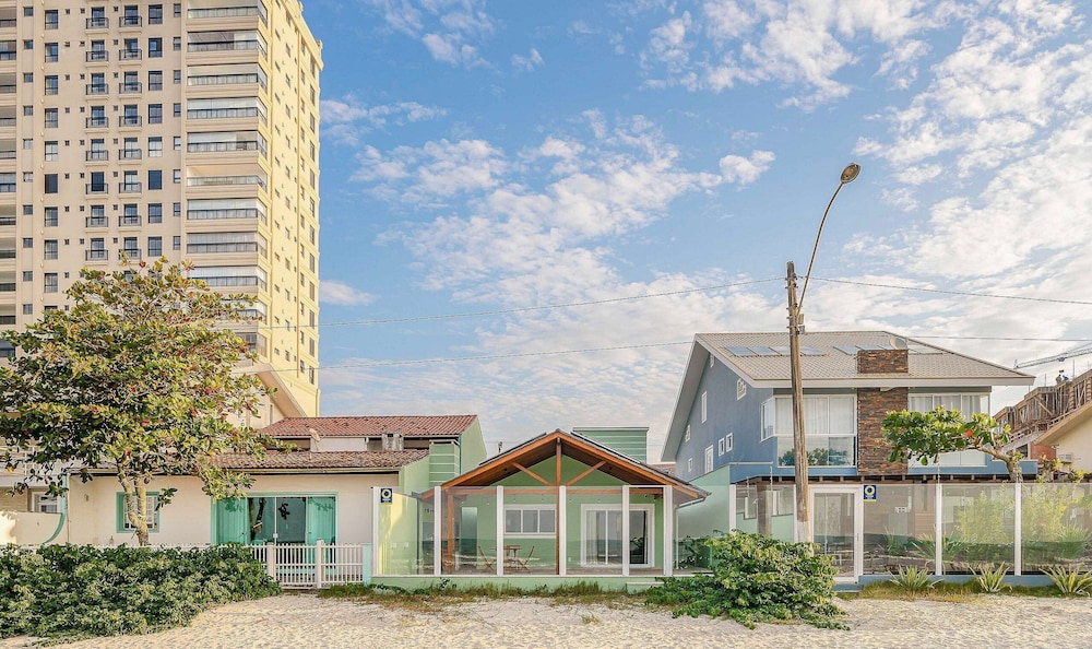 House on the Beachfront of Pereque SC Aaf378