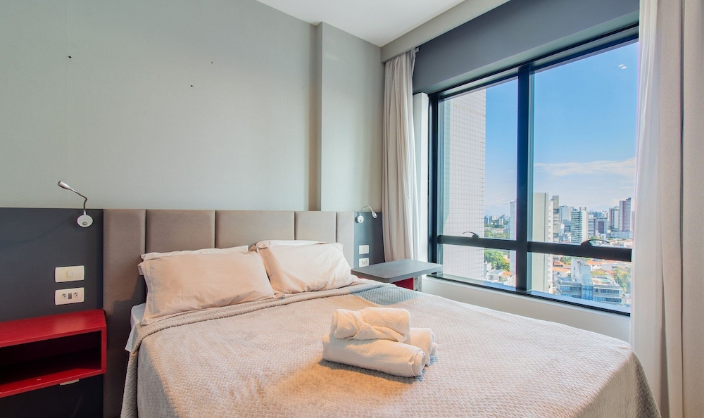 Accommodation With Pool, Sauna, and gym in the Heart of Salvador - AAP