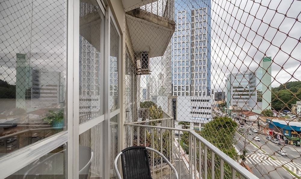 Modern Apartment Near the BC Ferris Wheel Mbh0601