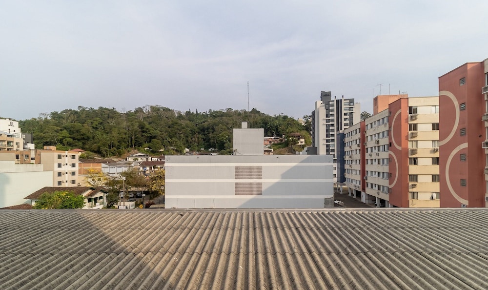 Apt w/ Swimming Pool Well Located Blumenau Neb0103