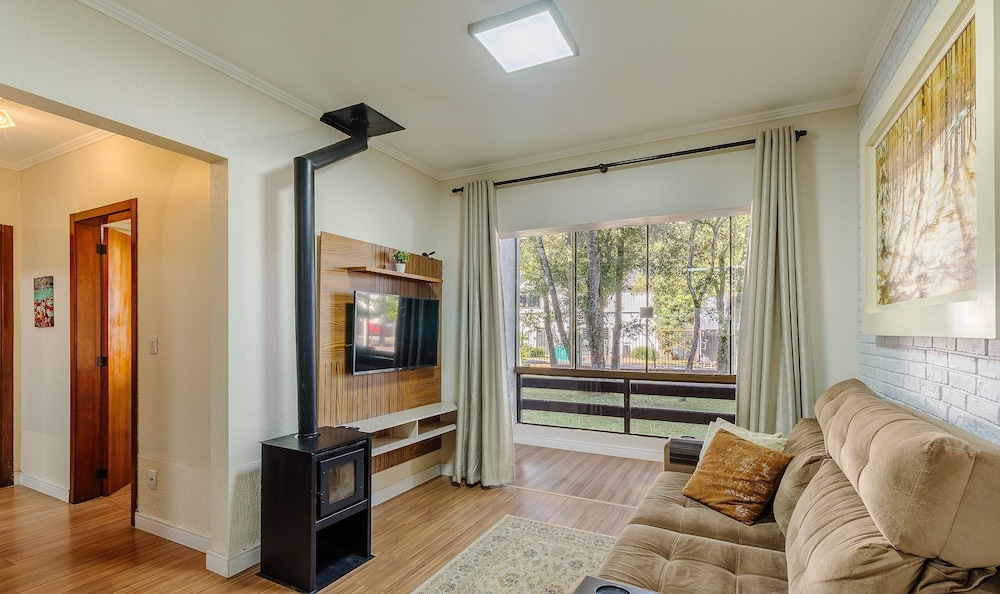 Spacious apt Winternal Fireplace in Gramado Avp105