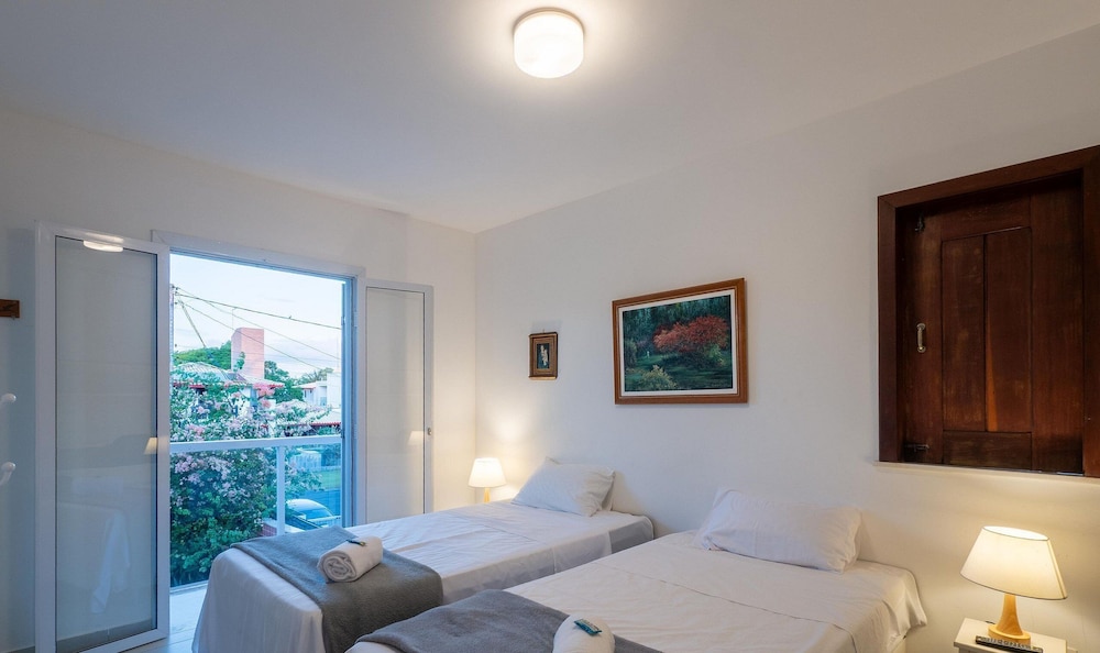 House w/ Pool 200 m From the Beach Pro0003