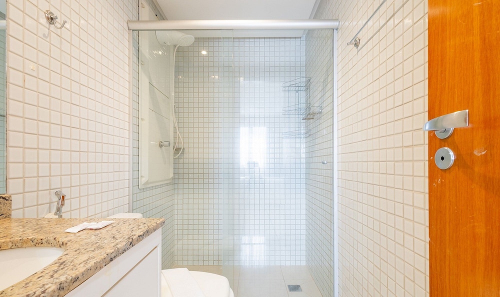 Apt With Balcony in a Condo With Pool - Clr0211