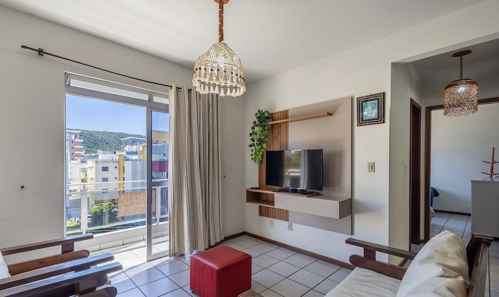 2BR apt 180m Beach BBQ & Garage Eru032