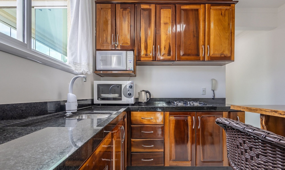 Apt w/ BBQ & Balcony, 450m From the Beach Sit1202