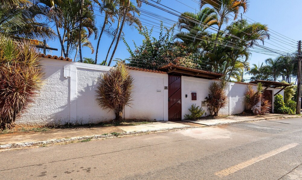 Charming House w/ BBQ in Vila Planalto Act029