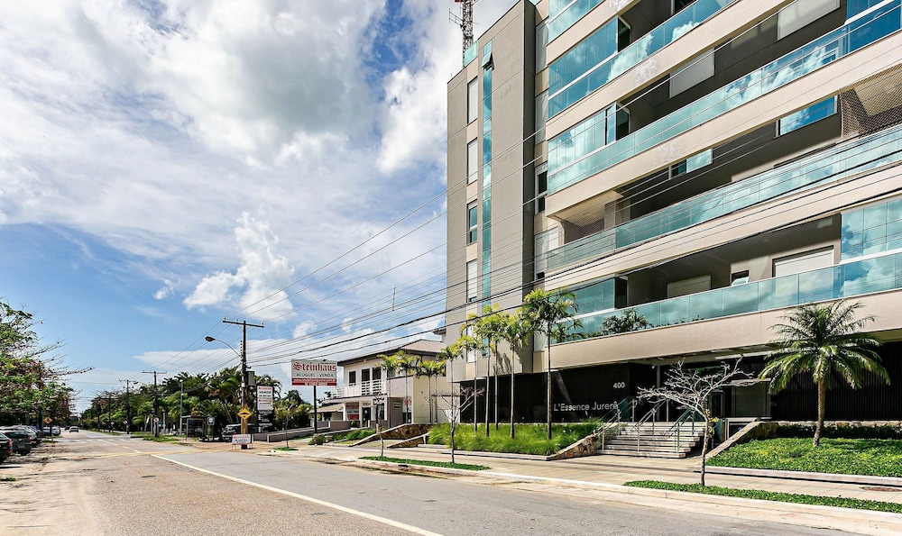 Sophisticated fit With 3 Suites Jurere Les403
