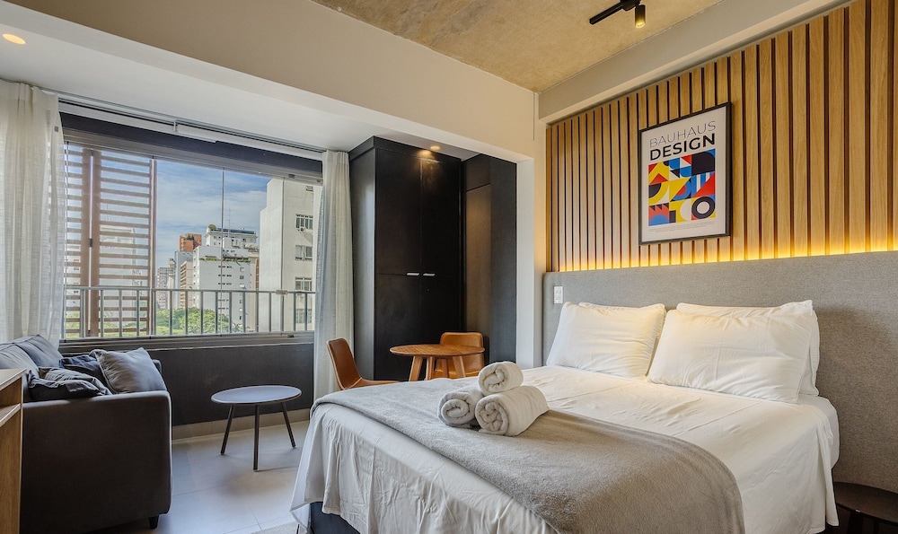 Modern Studios on R. Augusta 800m From the Subway - OAG