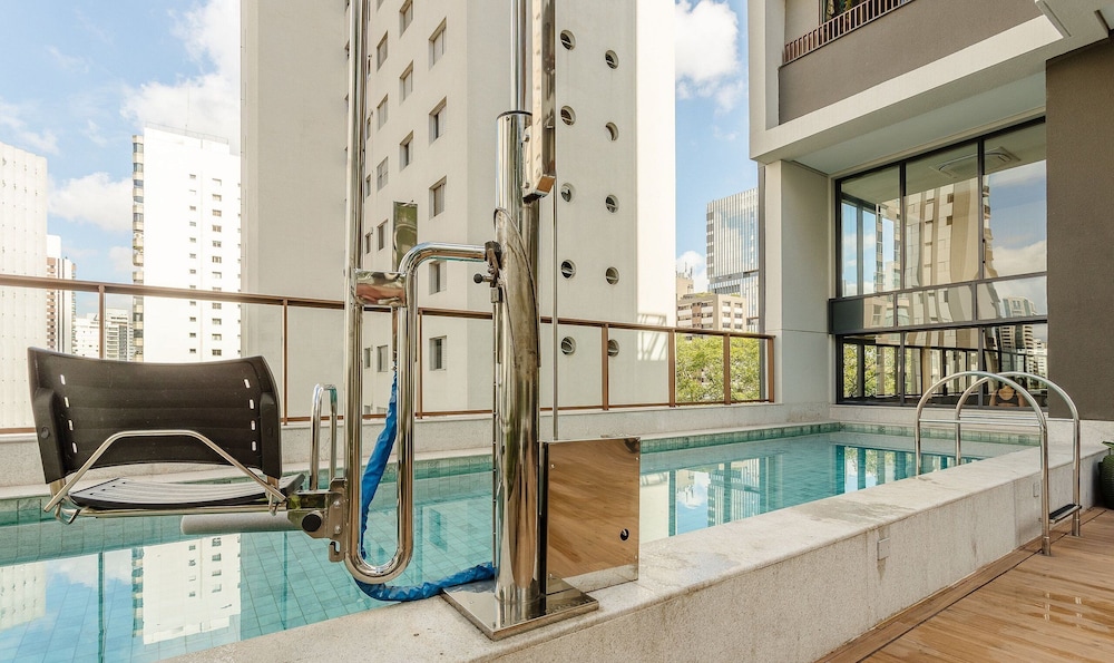 Modern Accommodations Near Congonhas With Pool and gym Hmcs